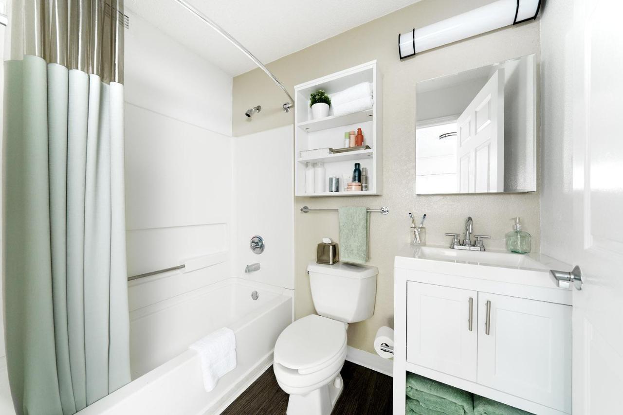 Intown Suites Extended Stay Newport News Va - I-64 Екстериор снимка