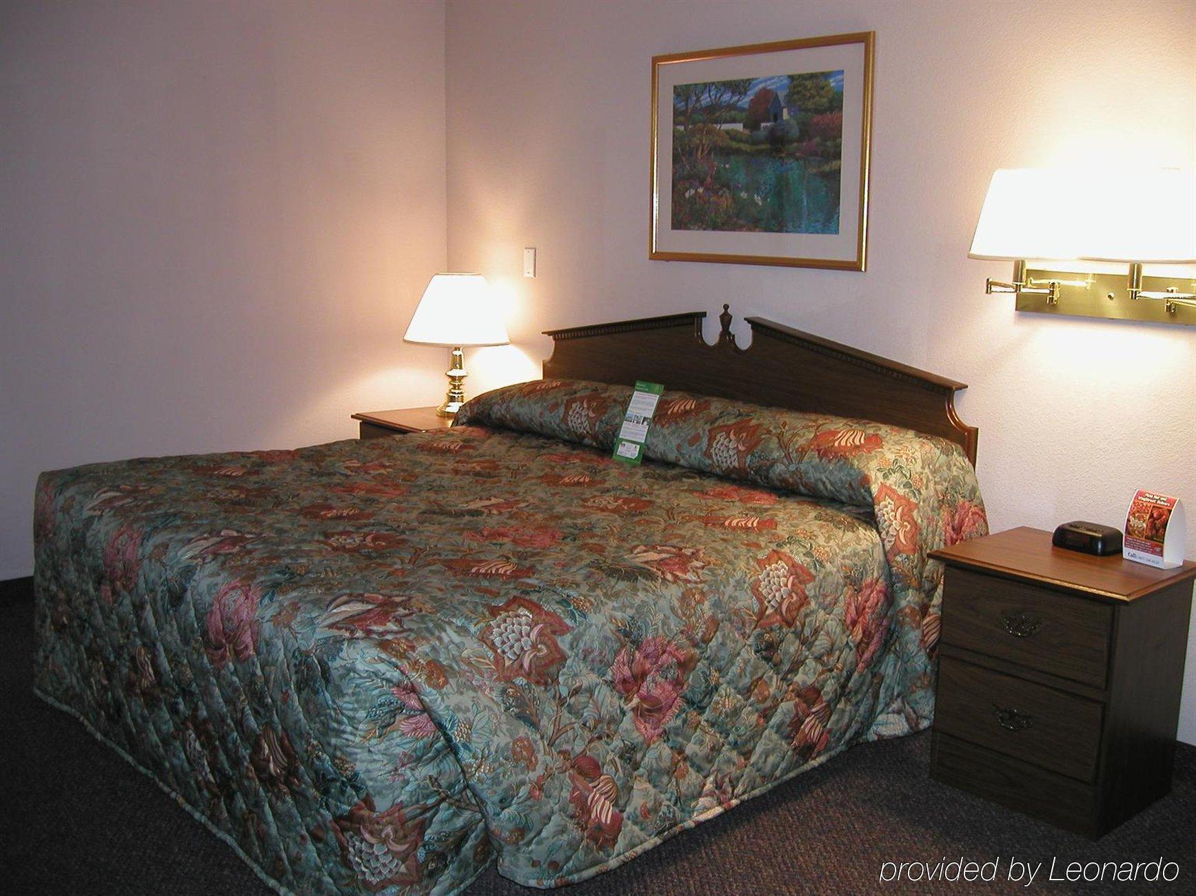 Intown Suites Extended Stay Newport News Va - I-64 Стая снимка