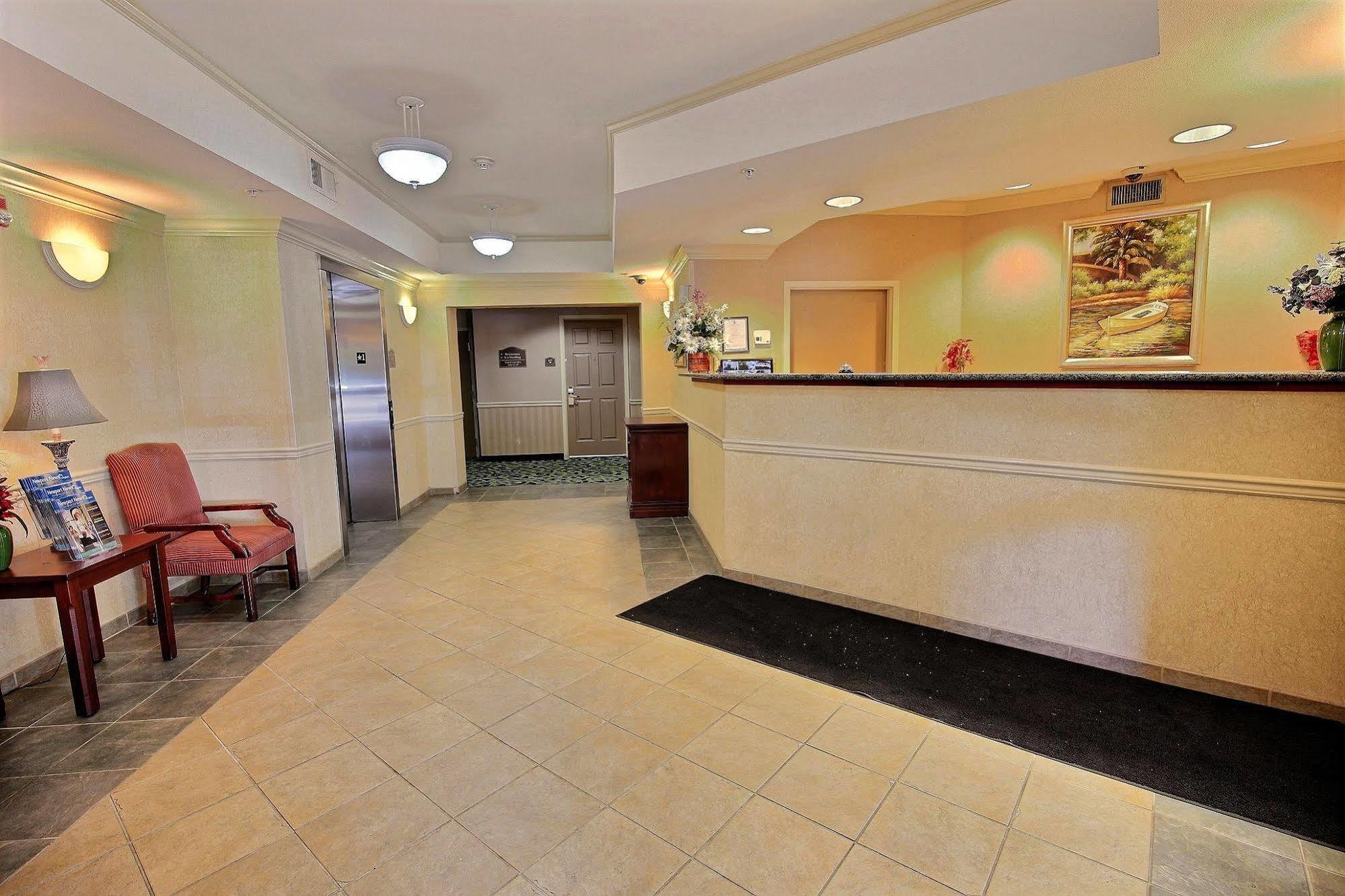 Intown Suites Extended Stay Newport News Va - I-64 Екстериор снимка