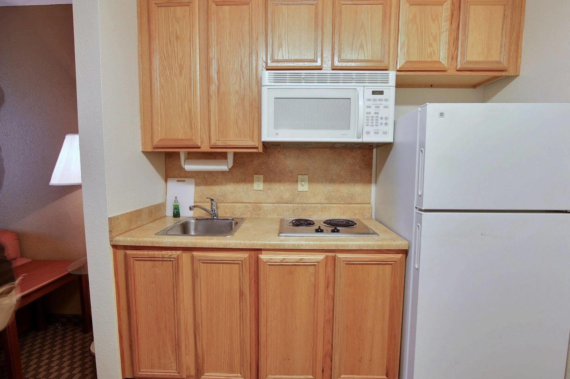 Intown Suites Extended Stay Newport News Va - I-64 Екстериор снимка