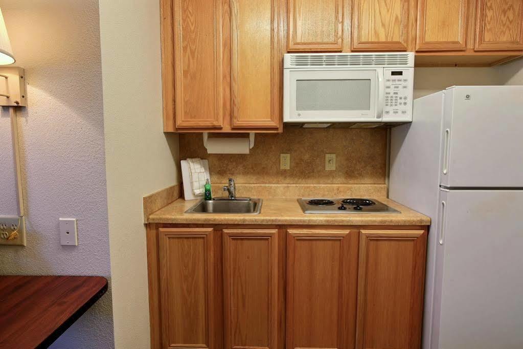 Intown Suites Extended Stay Newport News Va - I-64 Екстериор снимка