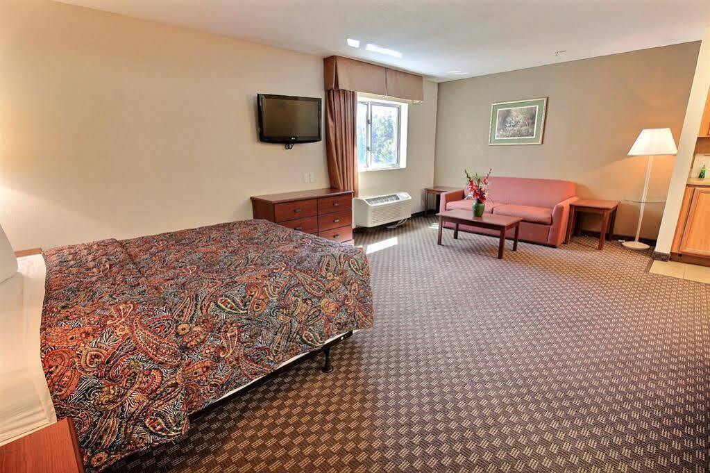 Intown Suites Extended Stay Newport News Va - I-64 Екстериор снимка